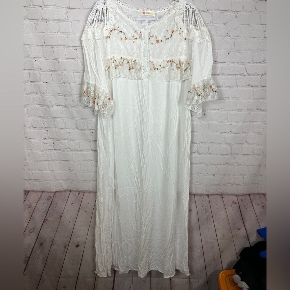 Beauty CARRIAGE COURT white EMBROIDERED LACE crochet GRANNY GOWN NIGHTGOWN Sz M